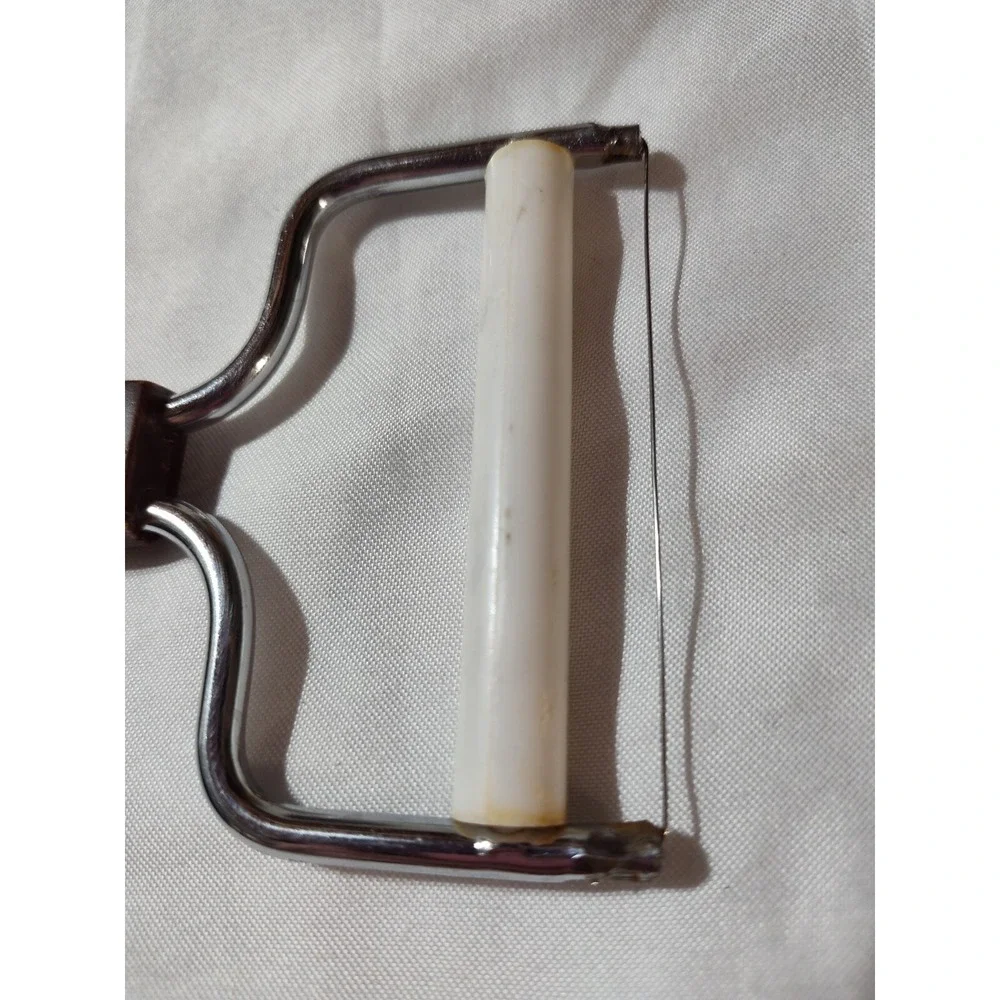 Travco brown daisy cheese slicer movie prop MCM FLAWS